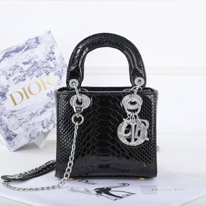 Mixed bags
Gucci
Chanel
Ysl
Dior
Moynat


with box
105 dhs🇦🇪🇦🇪

Zain26
♥️♥️♥️