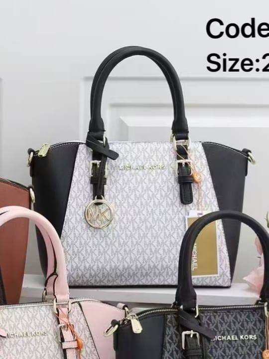 Bags
90 dhs✅
high quality

Zain26
♥️♥️♥️