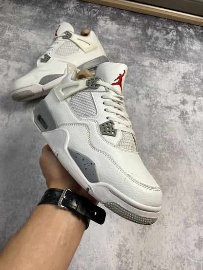 Jordan 4 
Sizes 36-47 
170 dhs🪙💚

Zain232
♥️♥️♥️