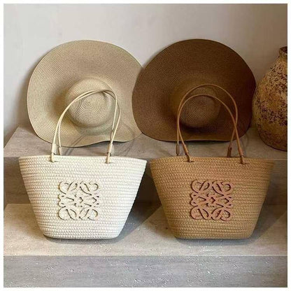 Loewe 
only bag
38 cm
75 dhs🇦🇪🇦🇪

Zain17
♥️♥️♥️