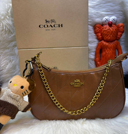 Coach
good quality, comes 
with box, 
🎁🎁🎁

size... 25 * 14 cm
90 dhs❣️

Zain12
♥️♥️♥️