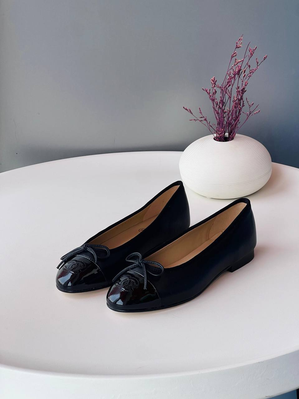 CHANEL ❤️🖤💛
Size 36-41
_Super master high quality*_ 
380 dhs✅

Zain176
♥️♥️♥️