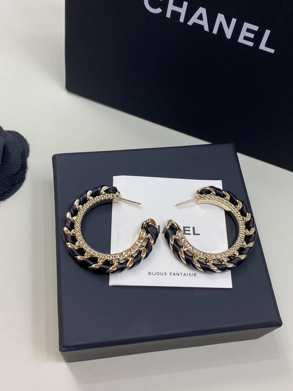CHANEL MASTER
EARRING💫✨
65 DHS🇦🇪🇦🇪
WITH BOX AND PAPER BAG🛍️🎁

Zain89
♥️♥️♥️