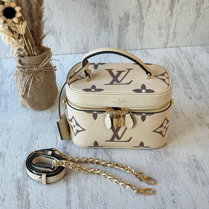 LV
GOOD QUALITY ✨
100 dhs✅

WITH BOX 📦

Zain28
♥️♥️♥️