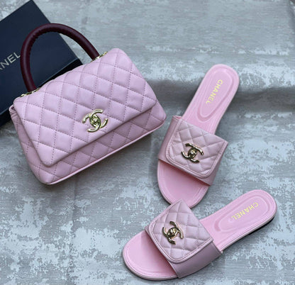 Chanel  
shoes & bag. Set 
170 dhs❣️
Shoes size. 36 to 41 

Zain175
♥️♥️♥️