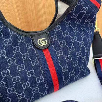 Gucci Giglio
Size: 37 * 29 cm
110 dhs🪙🌨️

Zain115
♥️♥️♥️