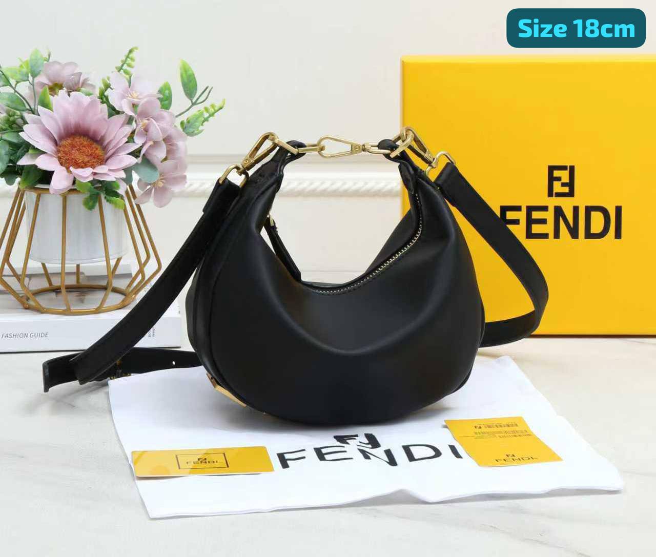 Fendi

Good quality 

with box 
🎁🎁🎁

90 dhs❣️

Zain186
♥️♥️♥️
