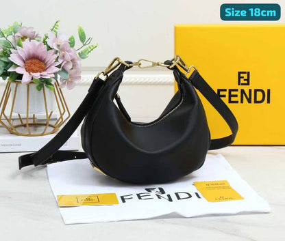Fendi

Good quality 

with box 
🎁🎁🎁

90 dhs❣️

Zain186
♥️♥️♥️