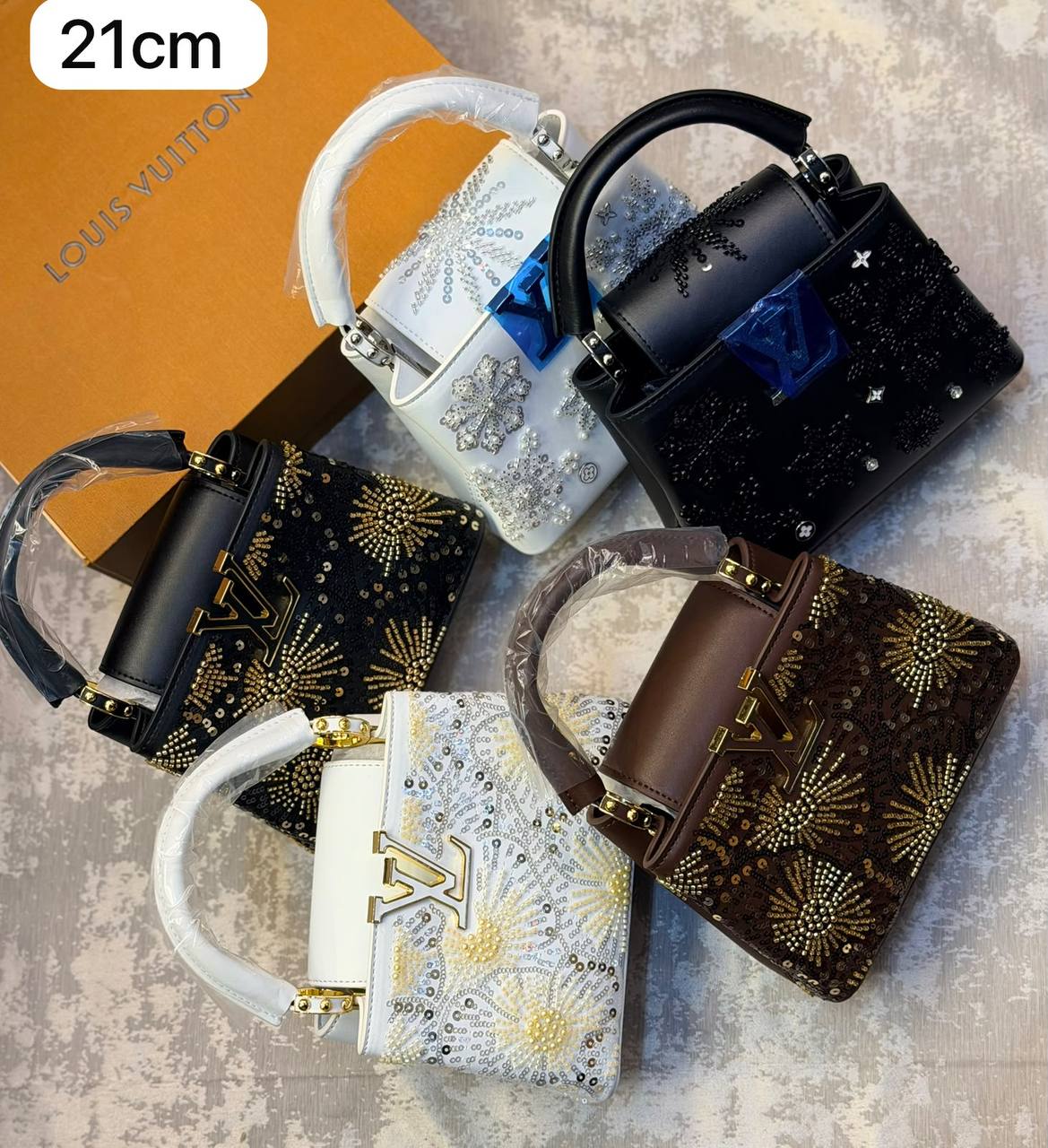 LV High quality
21cm.    330 dhs🇦🇪🇦🇪 
28cm.    350 dhs🇦🇪🇦🇪

Zain175
♥️♥️♥️