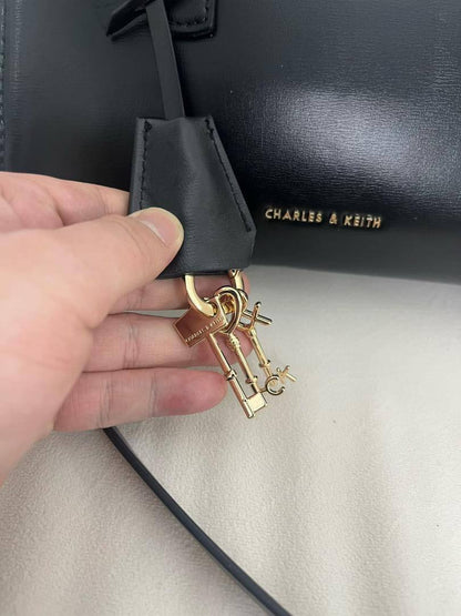 CK
95 dhs💛
high quality

Zain26
♥️♥️♥️