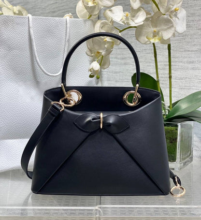 DIOR 
 GOOD QUALITY 
105 dhs🇦🇪🇦🇪

Zain39
♥️♥️♥️