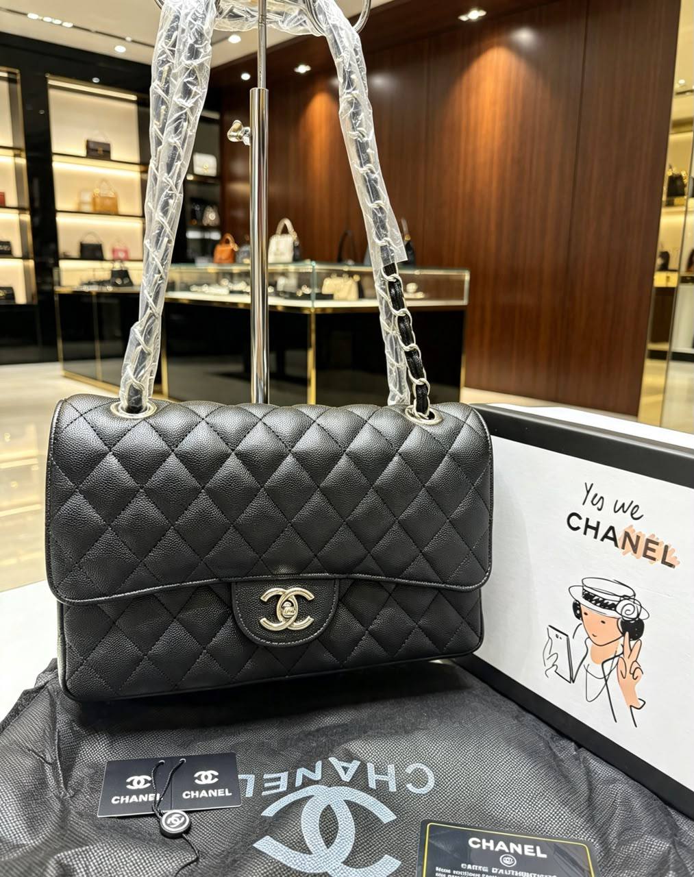 Chanel
100 dhs🇦🇪🇦🇪
With box 📦

Zain07
♥️♥️♥️