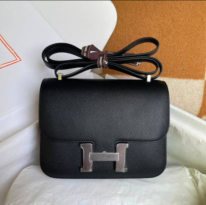 Hermes 
105 dhs🇦🇪🇦🇪
with box
size 19×5×15cm

Zain42
♥️♥️♥️