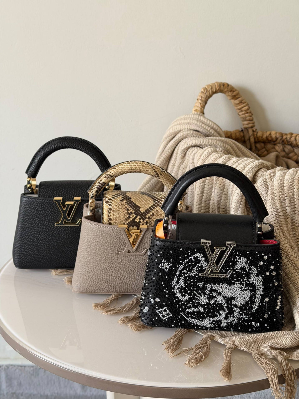 Lv capucines
Size:21 cm 
Super master quality aaa

For Price 👇 WhatsApp✅
0568585901 
0507557372
0552275751 Owner Zain 👌

Zain315
♥️♥️♥️