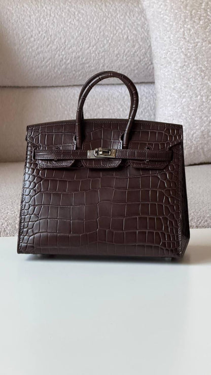 Hermes
Birkin croc 25cm💕master quality😍with box❤️
750 dhs✅

Zain52
♥️♥️♥️