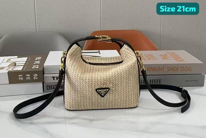 Prada

Good quality 

with box 
🎁🎁🎁

95 dhs💓

Zain186
♥️♥️♥️
