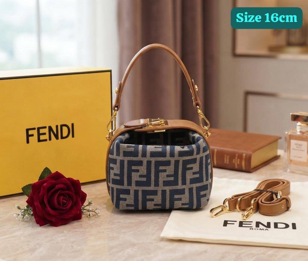 Fendi

Good quality 

with box 

95 dhs🇦🇪🇦🇪

Zain186
♥️♥️♥️