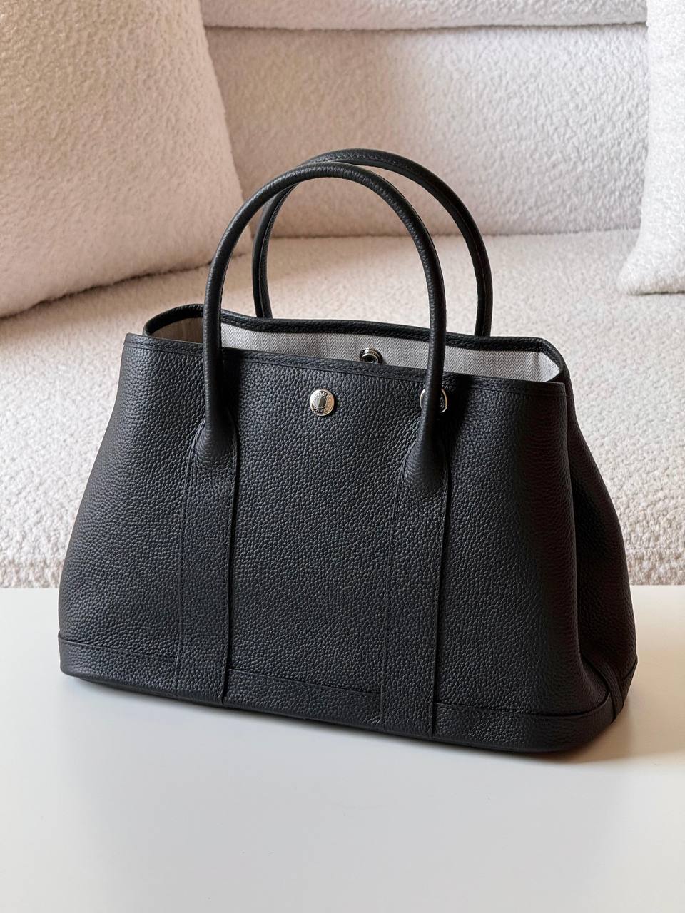 Hermes garden party 
💕master quality😍with box❤️
18 CM 340 dhs🪙🌨️
24 Cm 340 dhs🪙🌨️
30 CM 380 dhs🪙🌨️

Zain52
♥️♥️♥️