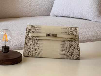 Hermes Elan croc 27cm💕master quality😍

with box❤️ 
🎁🎁🎁

700 dhs🪙💚

Zain52
♥️♥️♥️