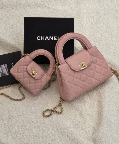 Chanel

 20Cm 
230 dhs🌺

 12Cm
170 dhs🌺

     WITH BOX
🎁🎁🎁

Zain131
♥️♥️♥️