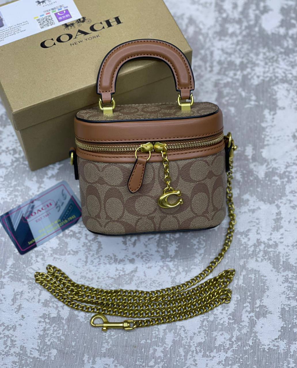 COACH

90 dhs🗽

With box
🎁🎁🎁

Zain175
♥️♥️♥️