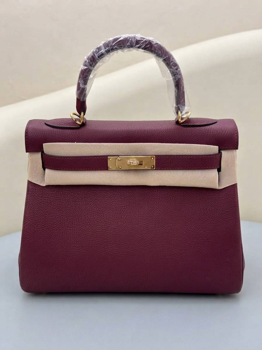 Hermes Kelly 

28CM

Super master quality 
Available ✨💕💕

With full packing 📦🎀

For Price 👇 WhatsApp✅
0568585901 
0507557372
0552275751 Owner Zain 👌

Zain252
♥️♥️♥️