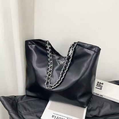 Prada
Size  46×38cm
100 dhs💛

Zain04
♥️♥️♥️