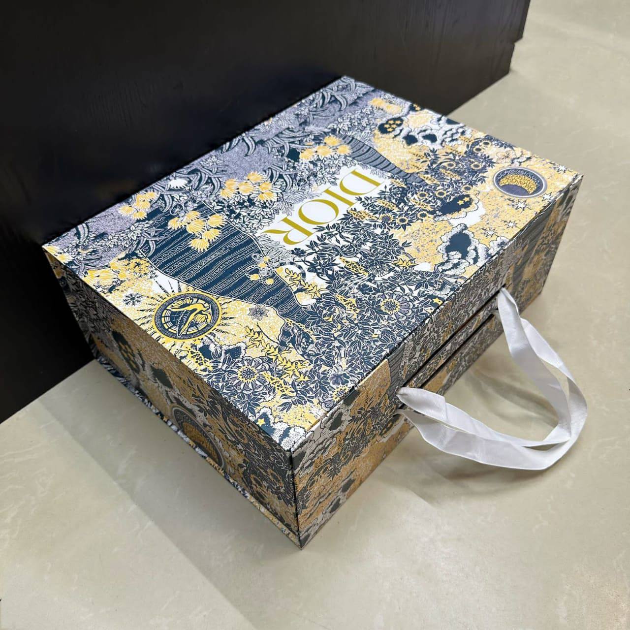 Box 38cm  
+
Paper Bag
30 dhs🪙💚

Zain39
♥️♥️♥️