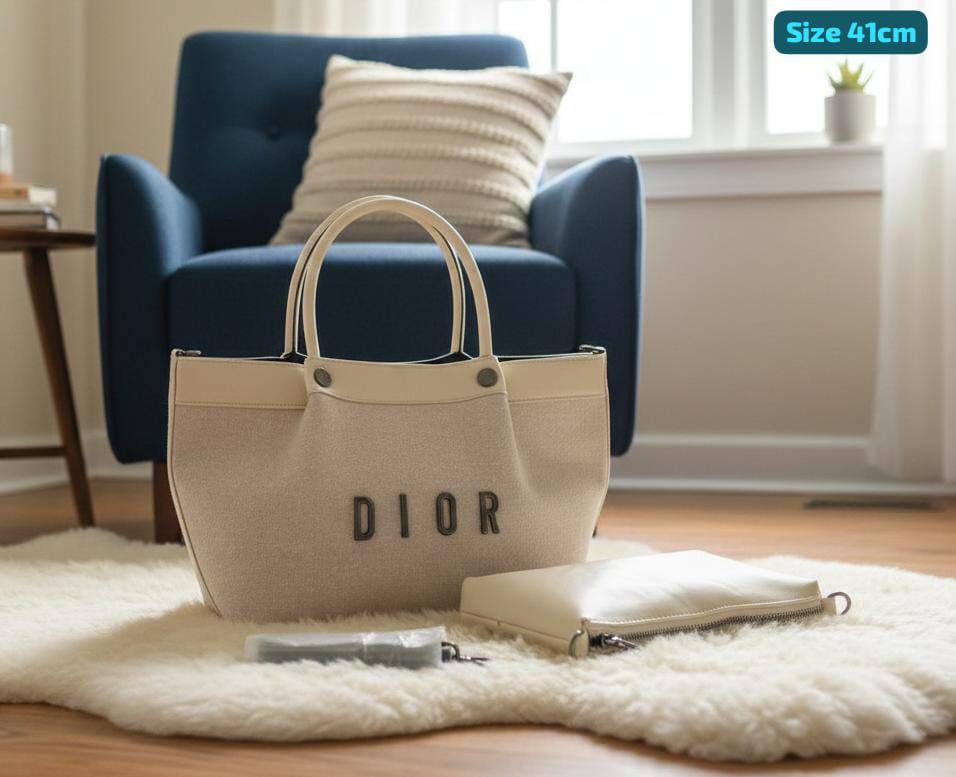 Dior
Best quality
No box’s

110 dhs✅
size 41cm

Zain158
♥️♥️♥️