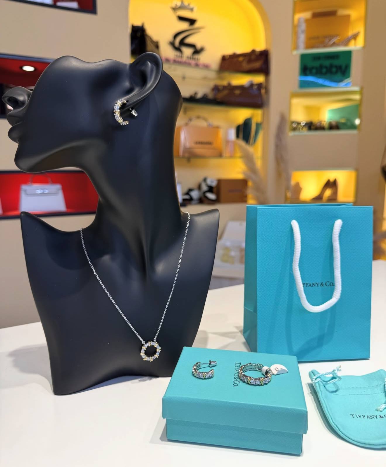 Tiffany

Master set

Bracelet 
Earrings 
Necklace 
Ring
180 dhs with good box & paper bag
 
Zain89

اطلبوها من الوتس المثبت في الأعلى👆🏻👆🏻

تواصلو معنا 👈🏻 Zain 
For order WhatsApp pinned 👆🏻

♥️♥️♥️