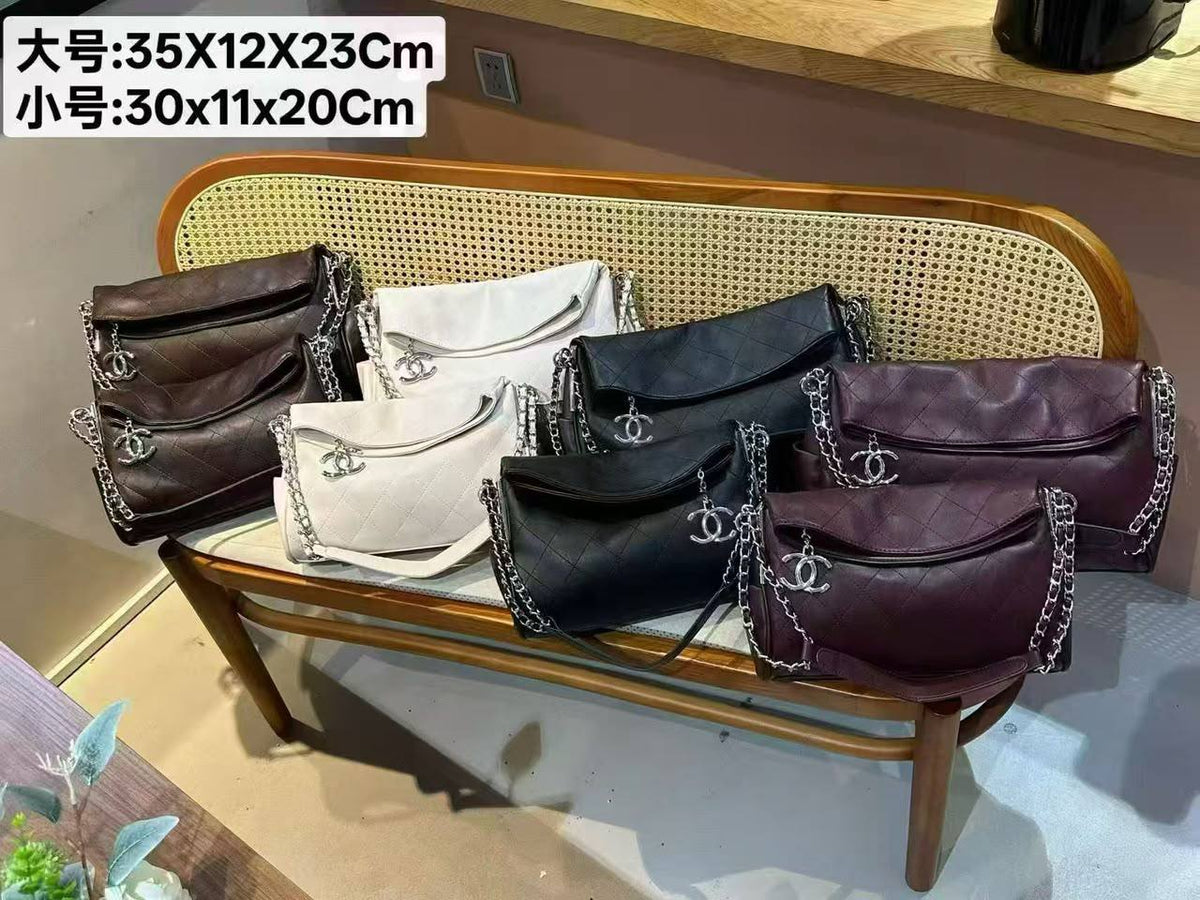 Chanel


Big 120 dhs
size 35×12×23cm


Small 110 dhs
size 30×11×20cm

Zain213
♥️♥️♥️