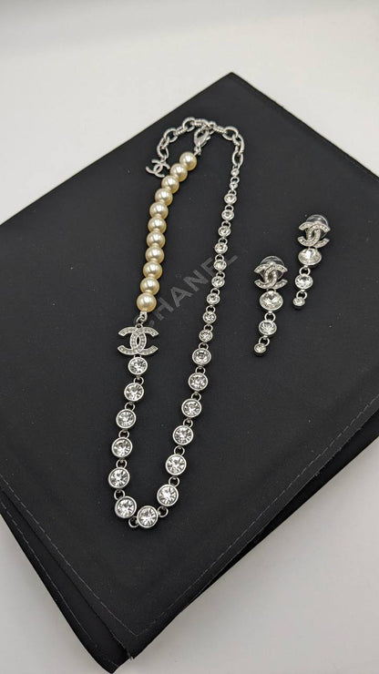 Chanel
*Master Quality* 
*Necklace & Earrings*
180 dhs✅ with Normal Box 🎁 
230 dhs✅ with Good Box 🎁
250 dhs✅ with Master Box 🎁

Zain210
♥️♥️♥️