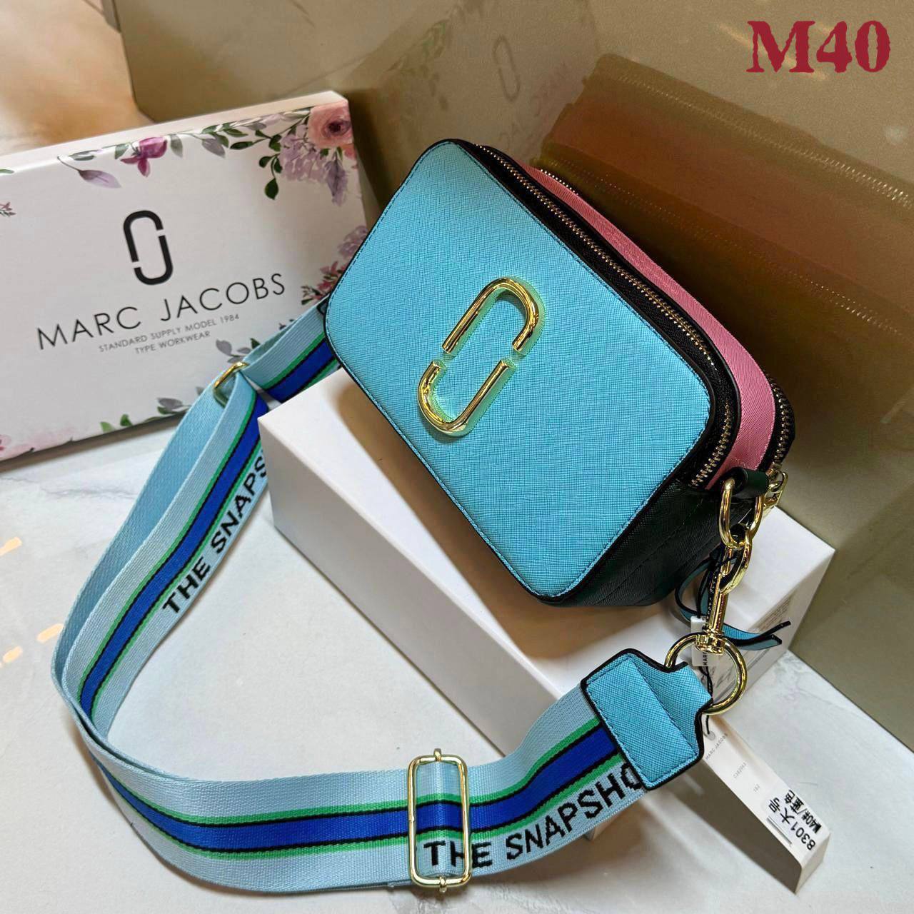 MARC JACOBS 

GOOD QUALITY 

WITH BOX 
🎁🎁🎁

90 dhs🪙🖤

Zain39
♥️♥️♥️