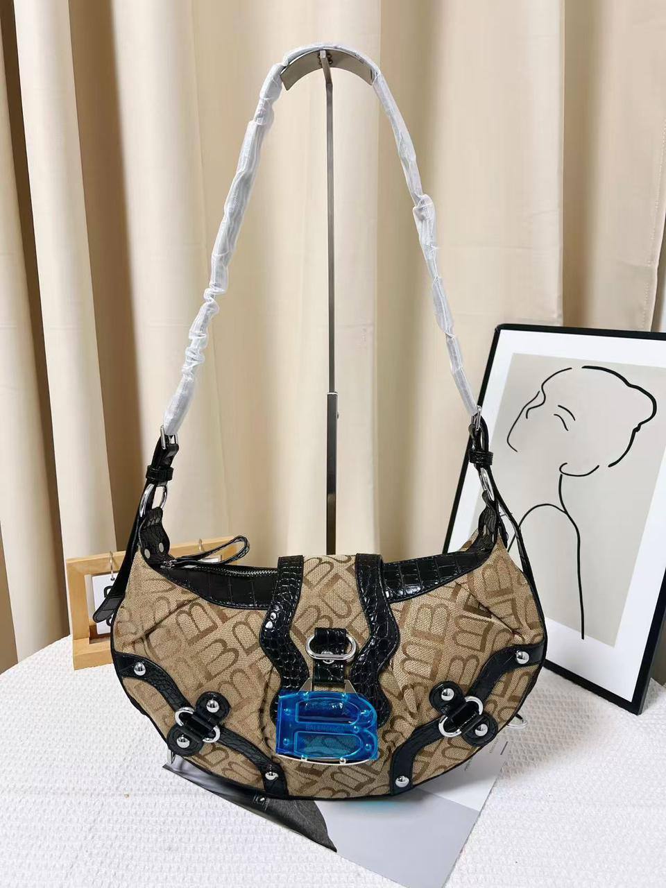 Balenciaga
32*23*7 cm
85 dhs🪙🌨️

Zain17
♥️♥️♥️