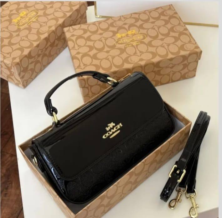 Coach 

85 dhs✅

with box
🎁🎁🎁

size 20×6×12cm

Zain42
♥️♥️♥️