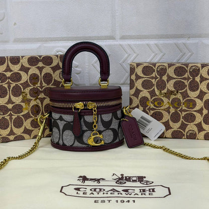 Coach
with box
95 dhs🇦🇪🇦🇪

Zain300
♥️♥️♥️