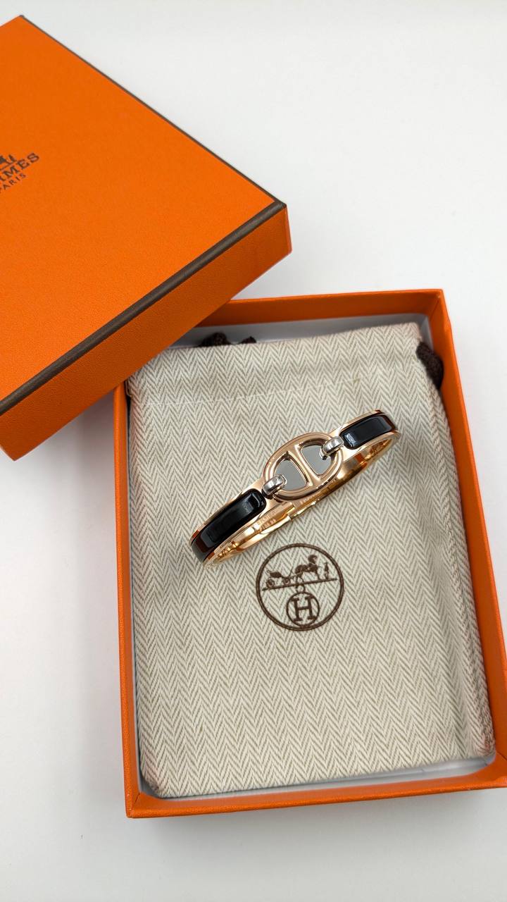 Hermes
Bangle
130 dhs✅

Zain210
♥️♥️♥️