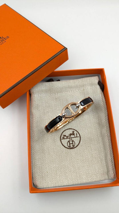 Hermes
Bangle
130 dhs✅

Zain210
♥️♥️♥️