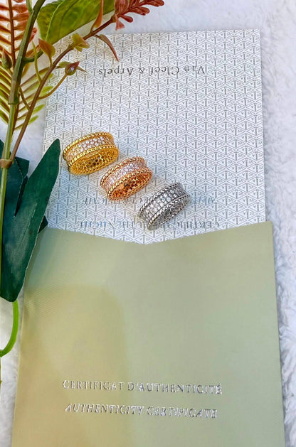 VCA
 *Perle’e Diamond, 3 rows*
Bangle and Ring 
*220 dhs🇦🇪🇦🇪*   with  *NORMAL*  Box
*260 dhs🇦🇪🇦🇪* with  *1 ORIGINAL*  Box

Zain209
♥️♥️♥️