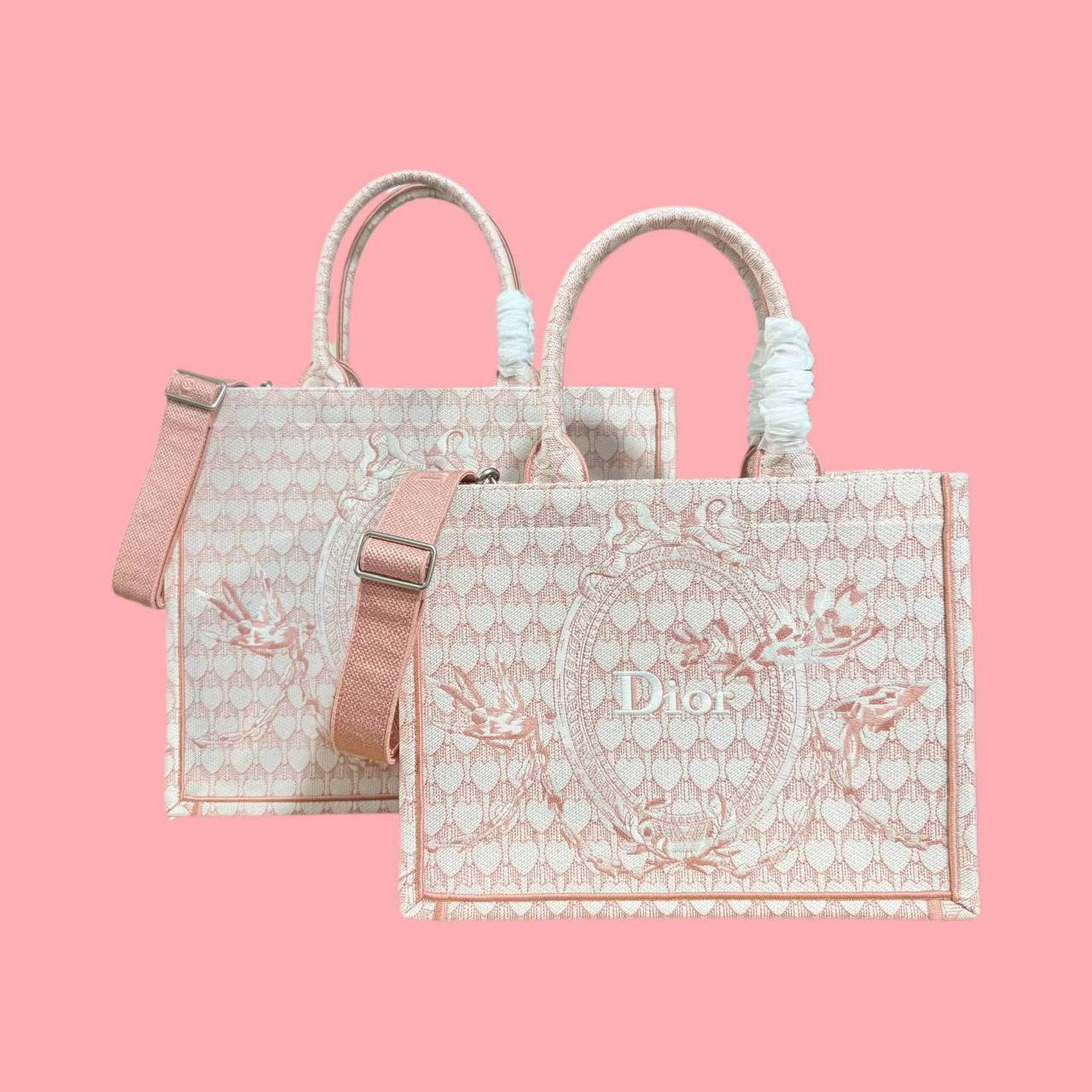 Dior

310 dhs🇦🇪🇦🇪🇦🇪

Zain153
♥️♥️♥️
