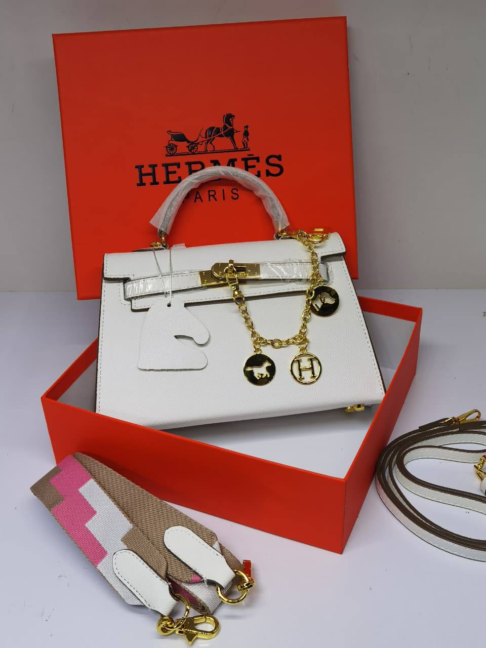 Hermes
High quality
With box 
100 dhs💓

Zain50
♥️♥️♥️
