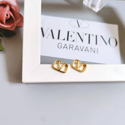 valntino🦋*
Necklace ❤️
Earring ❣️
Bracelet ❤️‍🔥
Master quality 💯
With normal boxes 📦 
115 dhs🪙💚

Zain216
♥️♥️♥️