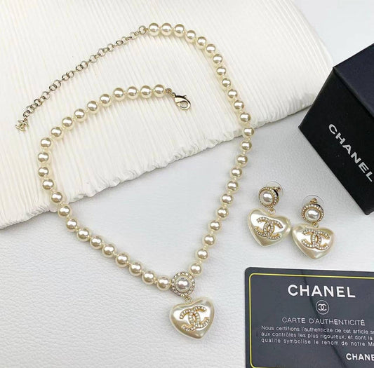 Chanel Set 
140 dhs🪙🖤
Necklace Earrings 

Zain89
♥️♥️♥️