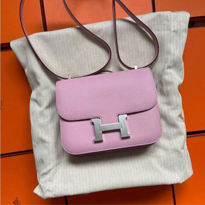 Hermes
100 dhs✅
with box
🎁🎁🎁

size
Small 19×6×15cm
Medium 24×6×17cm

Zain42
♥️♥️♥️