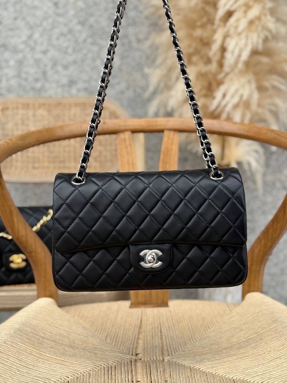 CHANEL
25cm
370 dhs✅
Top quality 
With box🎁

Zain167
♥️♥️♥️