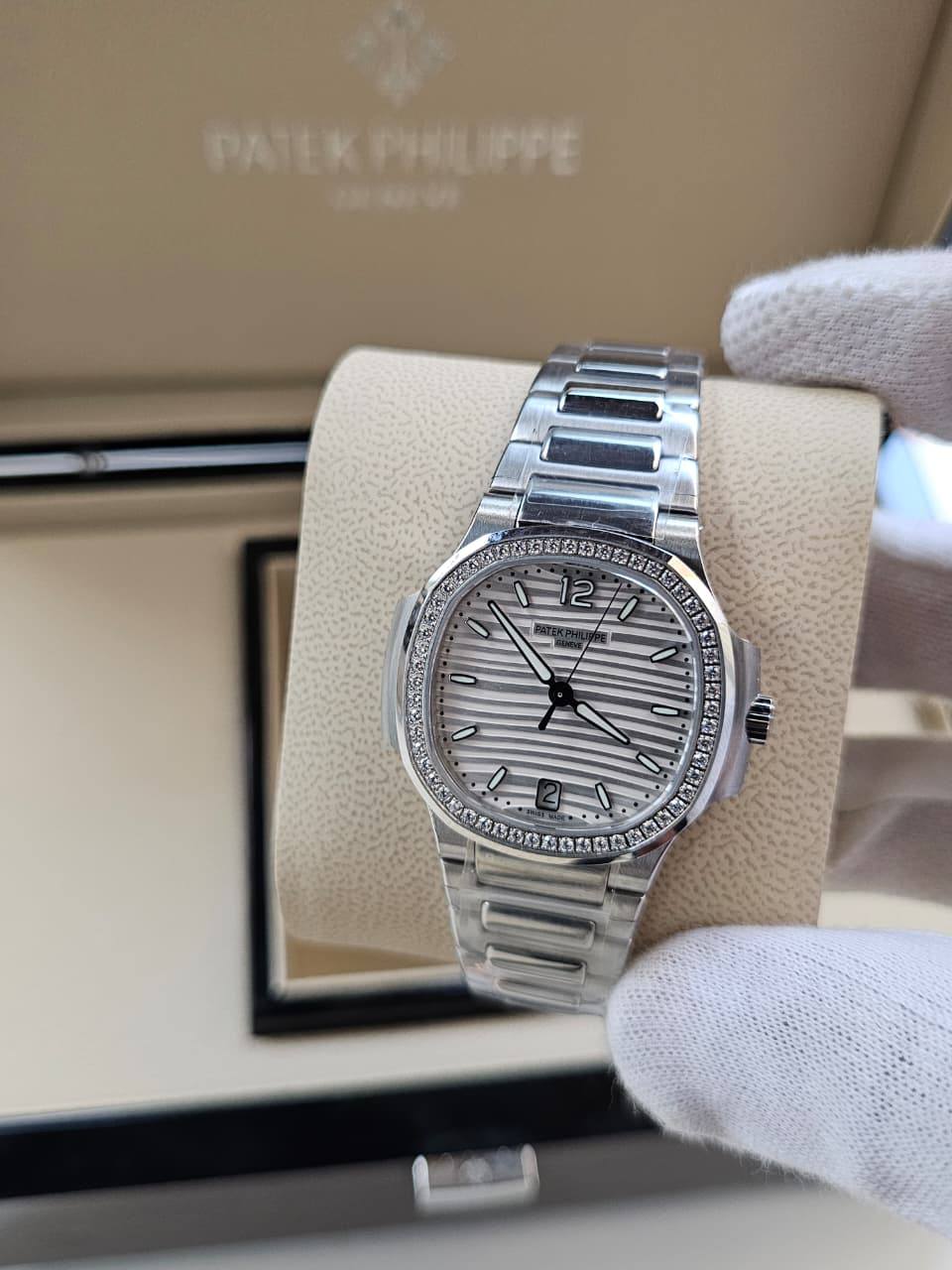 PATEK PHILIPPE AQUANAUT 
Swiss Movement🇨🇭
Water Resistant 💧
Sapphire Crystal 
Super Master Quality 
With Original Box  📦🛍️
For Price 👇 WhatsApp✅
0568585901 
0507557372
0552275751 Owner Zain 👌

Zain282
♥️♥️♥️