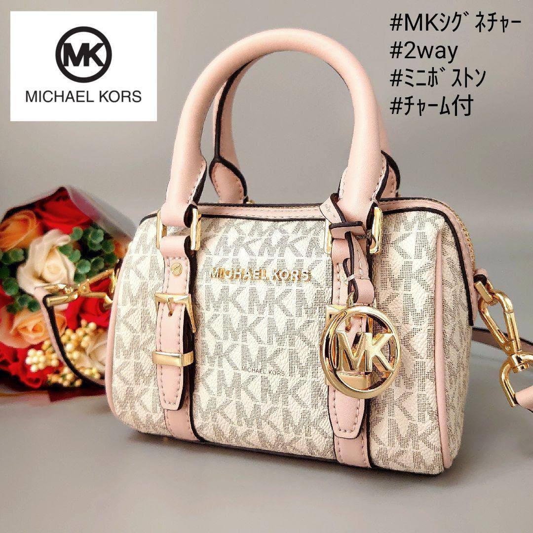 MK

Good quality 
Size:19*cm
100 dhs🇦🇪🇦🇪🇦🇪

With box 📦

Zain70
♥️♥️♥️