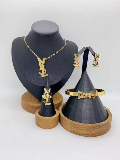 Accessories Set
50 dhs🇦🇪🇦🇪

Zain45
♥️♥️♥️