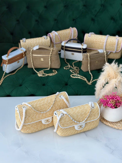 CHANEL✨
Size: 23Cm and 28Cm💥
Available original box 📦 
With full packing 🎀🎀
Super high quality 💥💥


For Price 👇 WhatsApp✅
0568585901 
0507557372
0552275751 Owner Zain 👌

Zain283
♥️♥️♥️