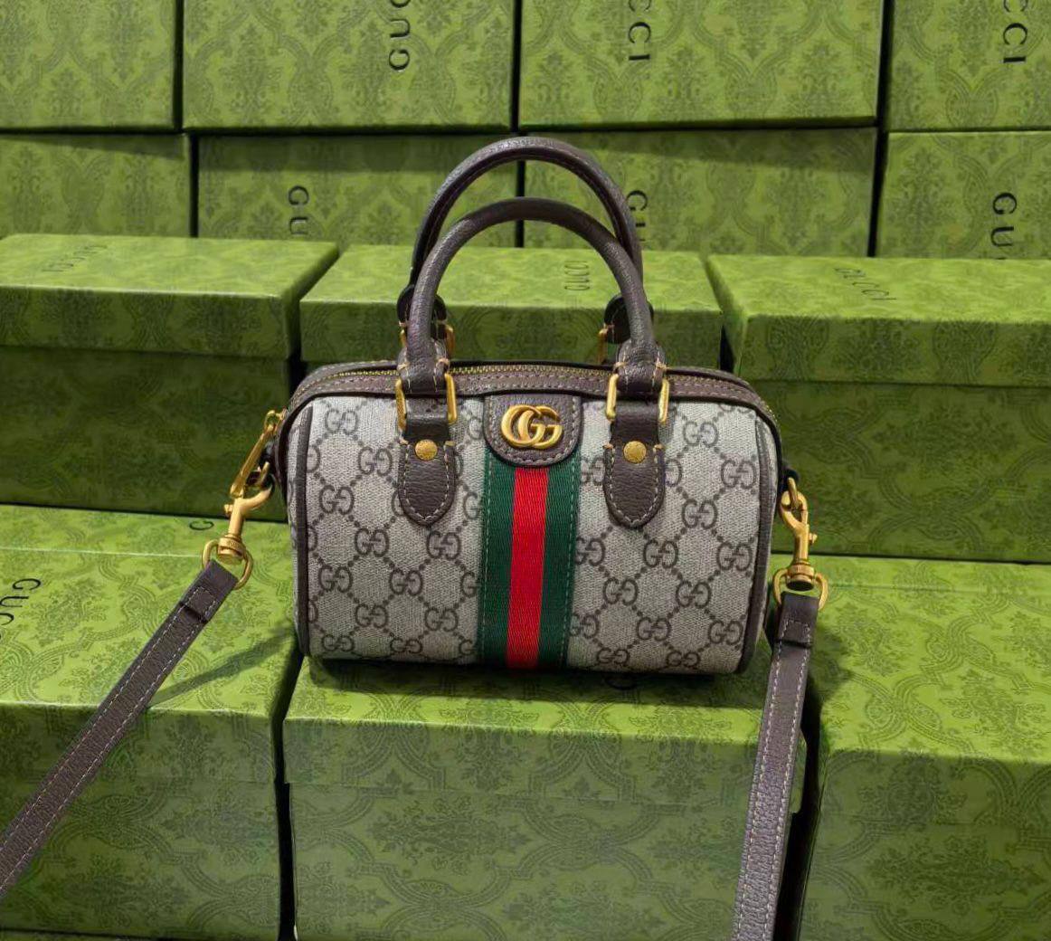 Gucci
19*12*10 

with box 
🎁🎁🎁

95 dhs👑

Zain17
♥️♥️♥️
